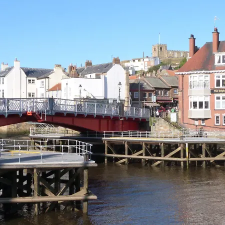 Chimneys, Apartman Whitby