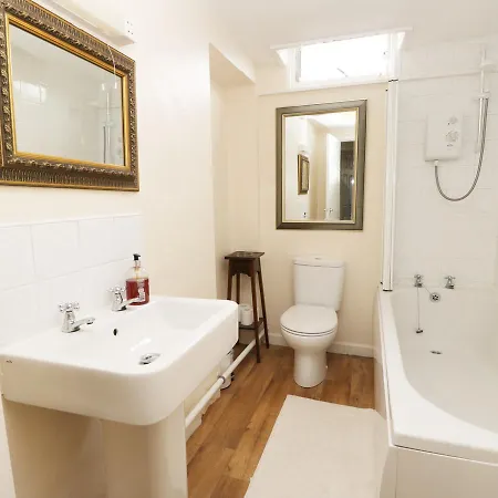 Apartman Chimneys, *